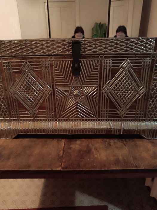 Сундук стол и стулья