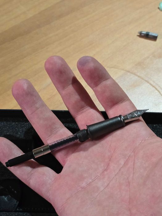 Писалка Diplomat Aero Medium Nib gift box