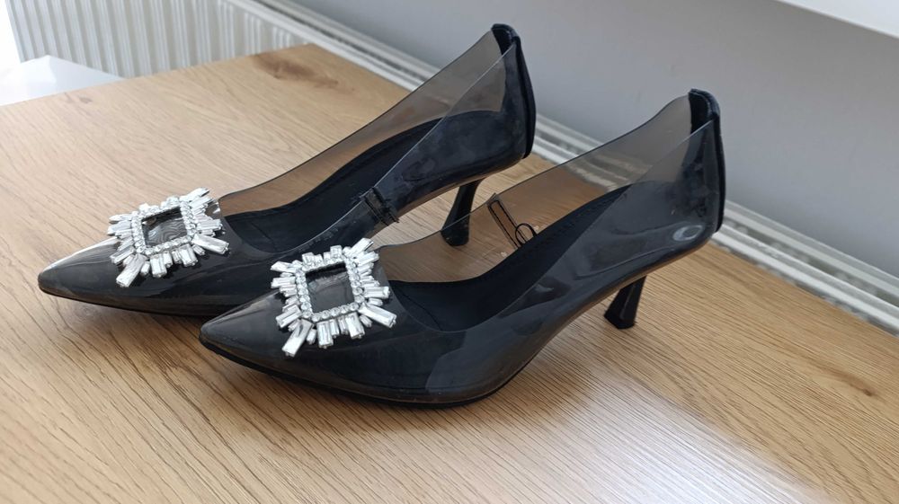 Дамски бели обувки,сандали