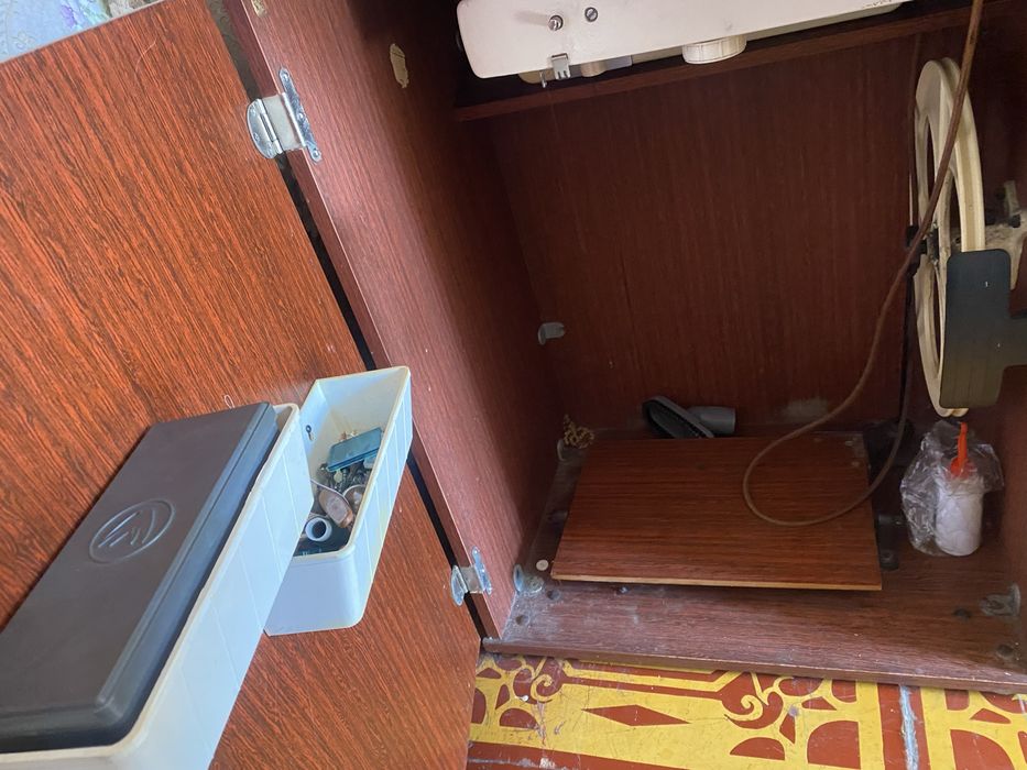 Продам швейную машинку