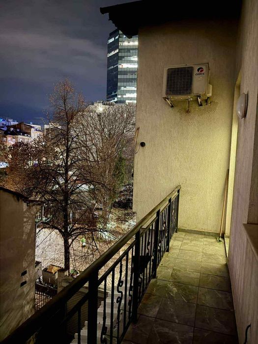 Дава се под наем Тристаен апартамент в София, Център - 92 кв.м за 896.58 € - Снимка #11