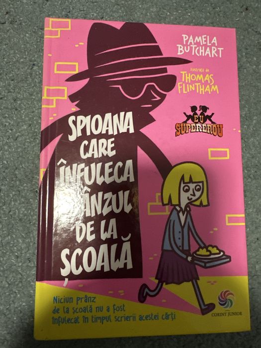 spioana care înfuleca prânzul de la școală
