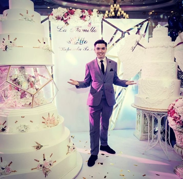 Шоумен/ Ведущий/ Тамада