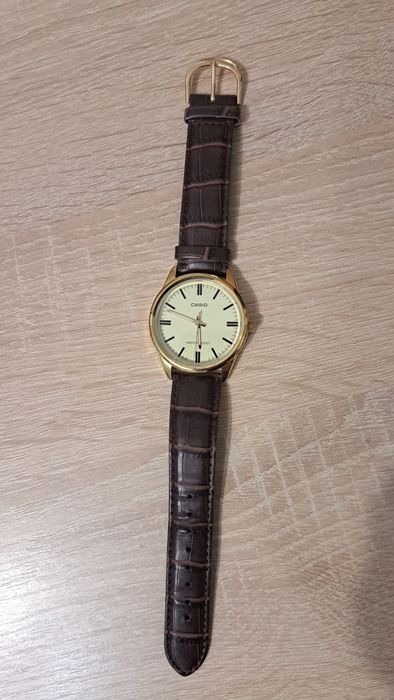 Часы ручные кварцевые