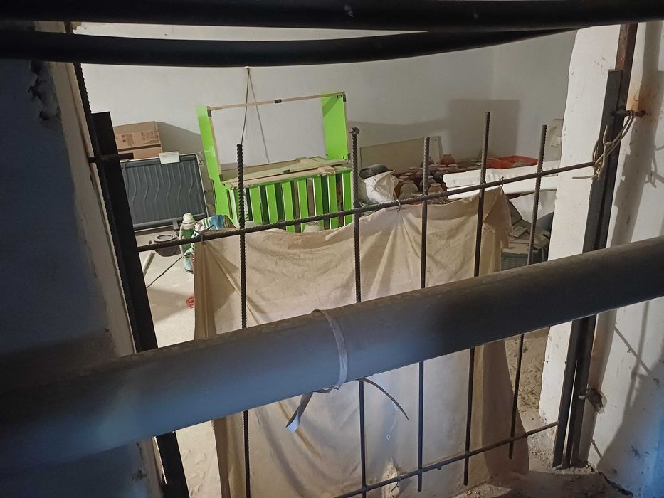 Шофирконда 3 хоналик квартира сотилади.