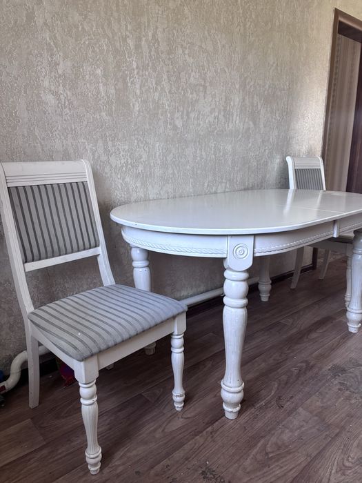 Продам кухонный стол