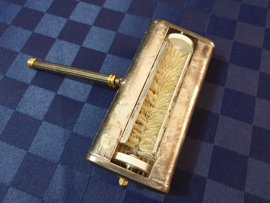 Уред за почистване на маса,примус и фенер