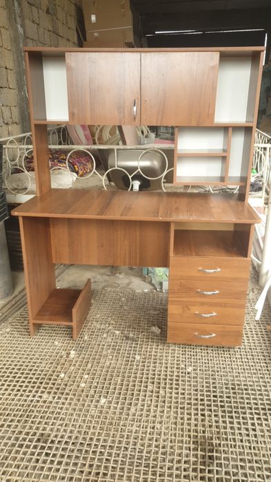 продается стол писменый детский