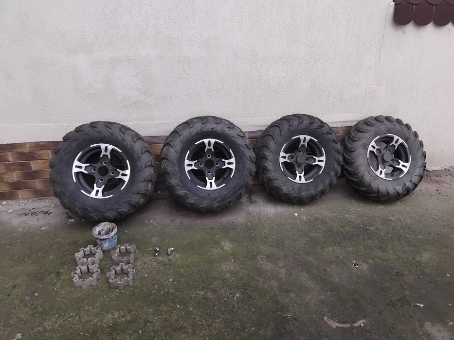 Vând set roți CF moto,noi