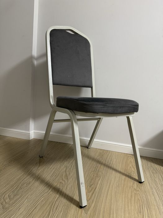 продам стулья железные новые