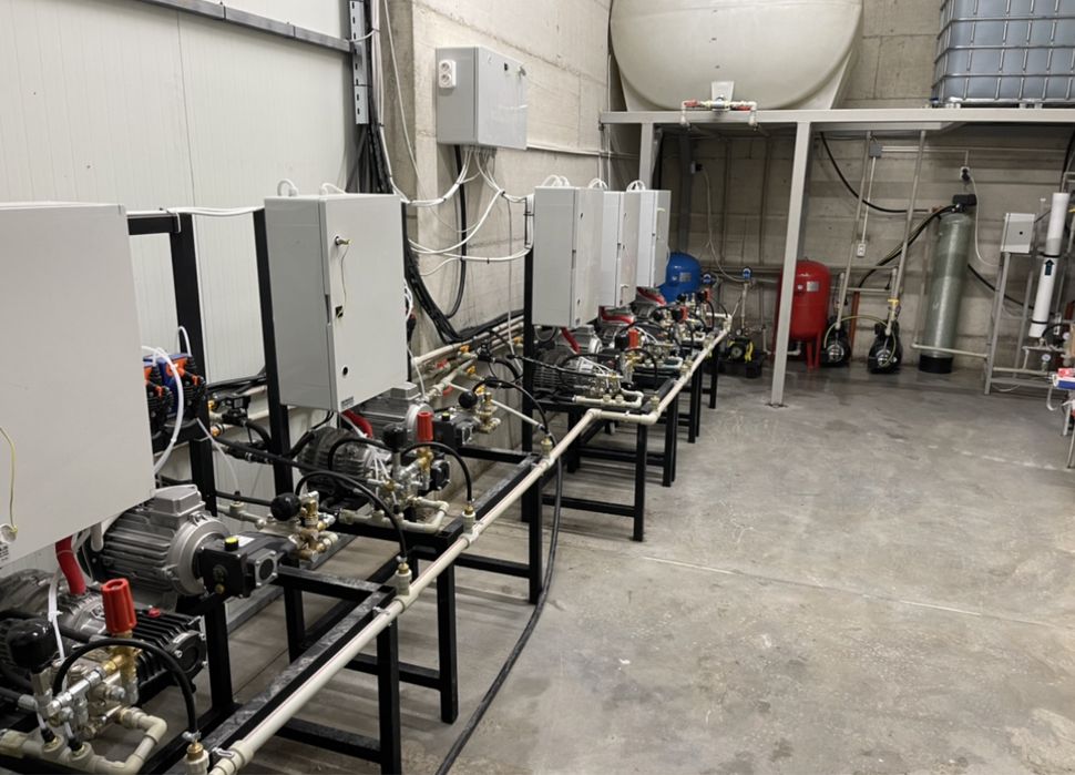 Оборудване за автомивка на самообслужване:Вода / Турбо пяна / Вакса