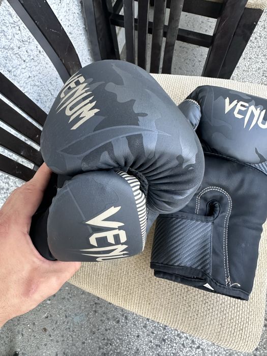 Боксови ръкавици Venum 14OZ