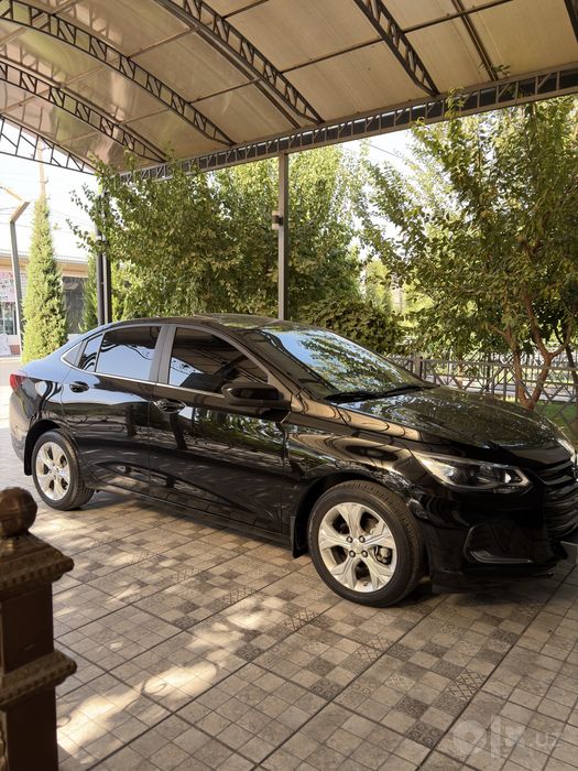 Chevrolet Onix Premier 2