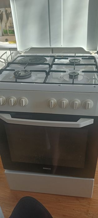 Продам газ плиту