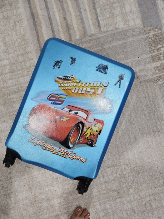 Продам детский чемодан