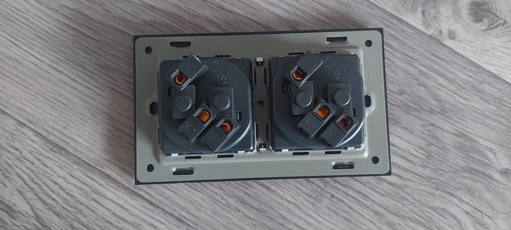 Розетки для квадратных подрозетников