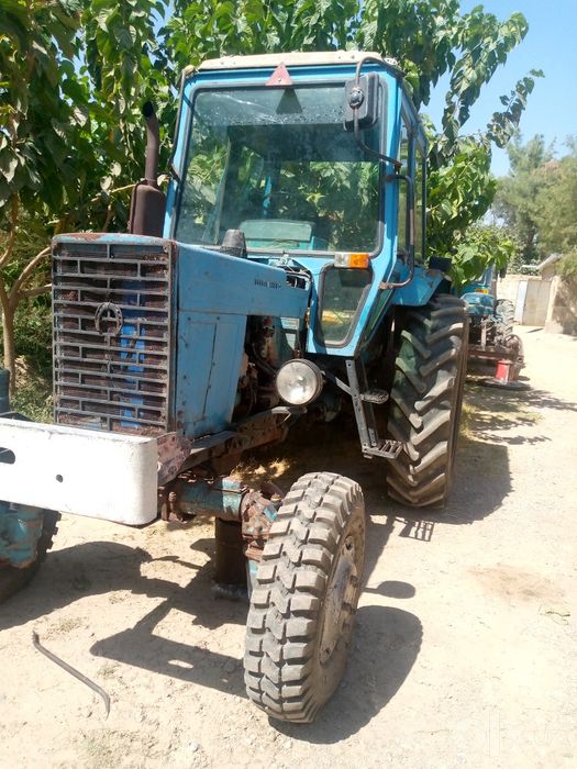 Traktor sotiladi