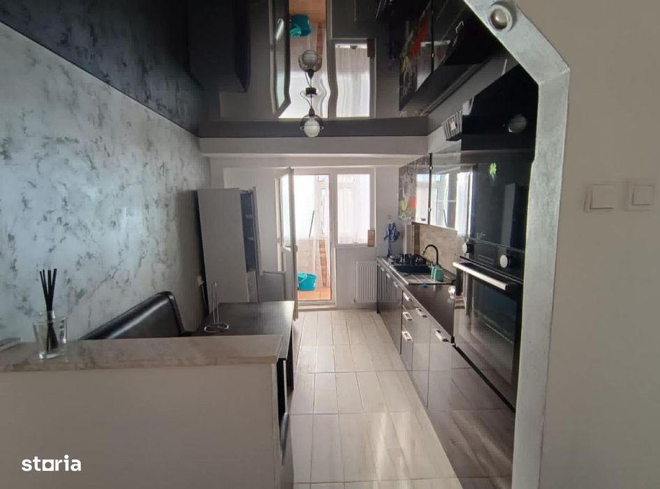 De vânzare apartament 3 camere Renovat Zona Vidin