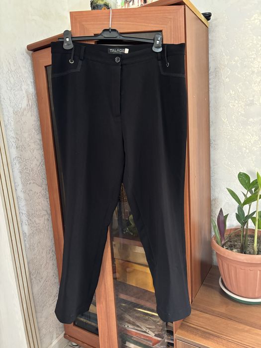 Продам брючный костюм