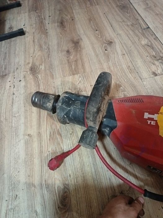 Отбойный молоток Hilti