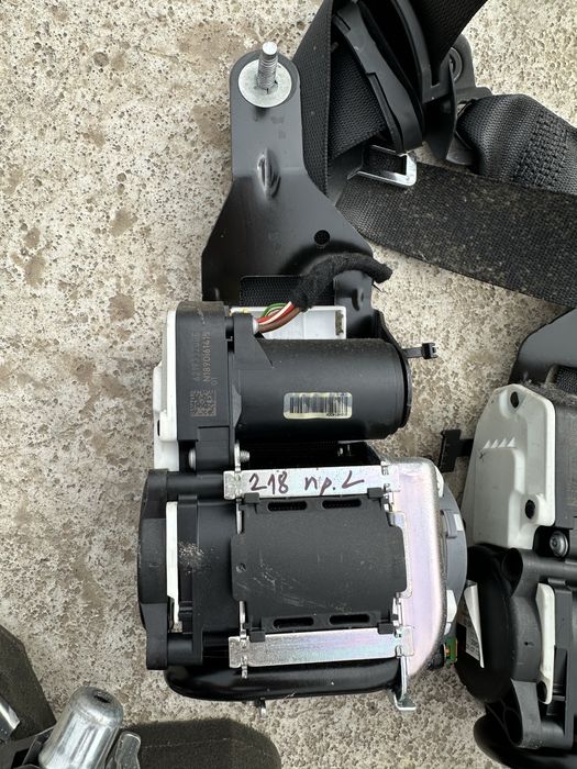 Колани Mercedes benz CLS W218 преден заден ляв десен колан цлс в218