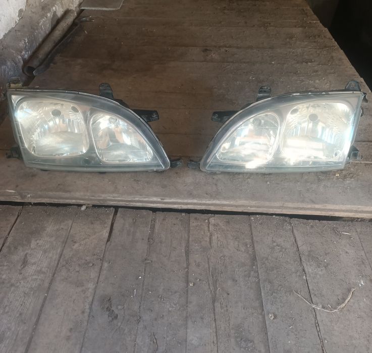 Фары Тойота Авенсис т22
