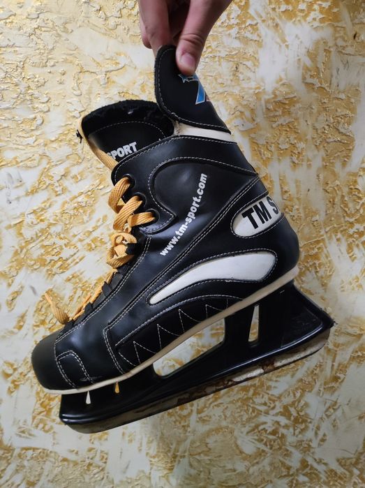 Коньки хоккейные