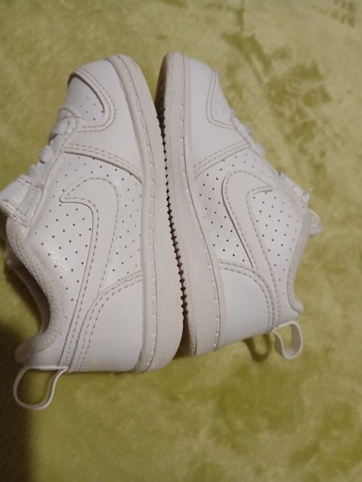 Бели маратонки Nike 21