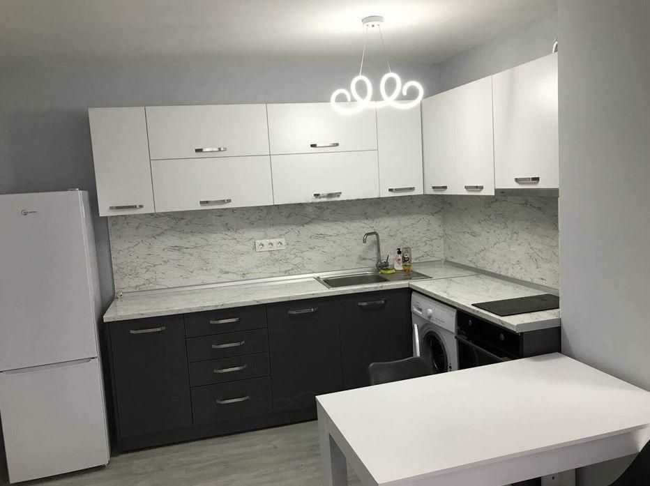 Дава се под наем Двустаен апартамент в Бургас, Лазур - 69 кв.м за 459 € - Снимка #1