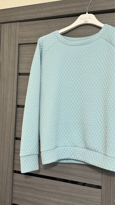 Кофта 5000 тг голубая белая