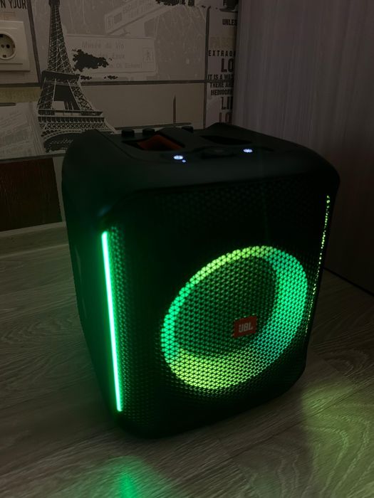 Колонка JBL с микрофоном
