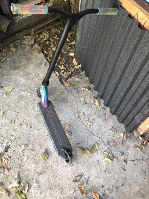 Трюковой самик есть царапины на руле