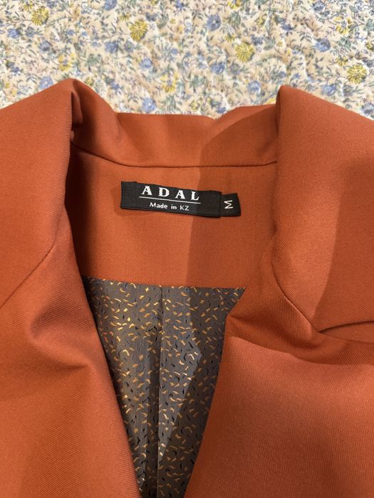 Продам женский костюм