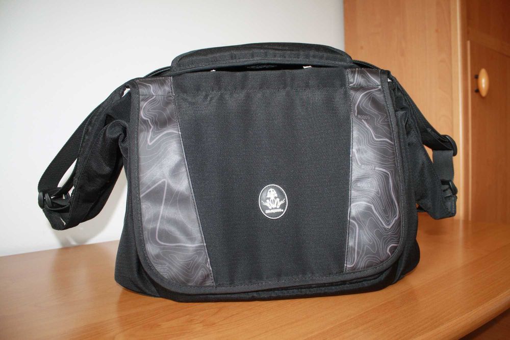 Продаётся  видеокамера  SONI  HDV .