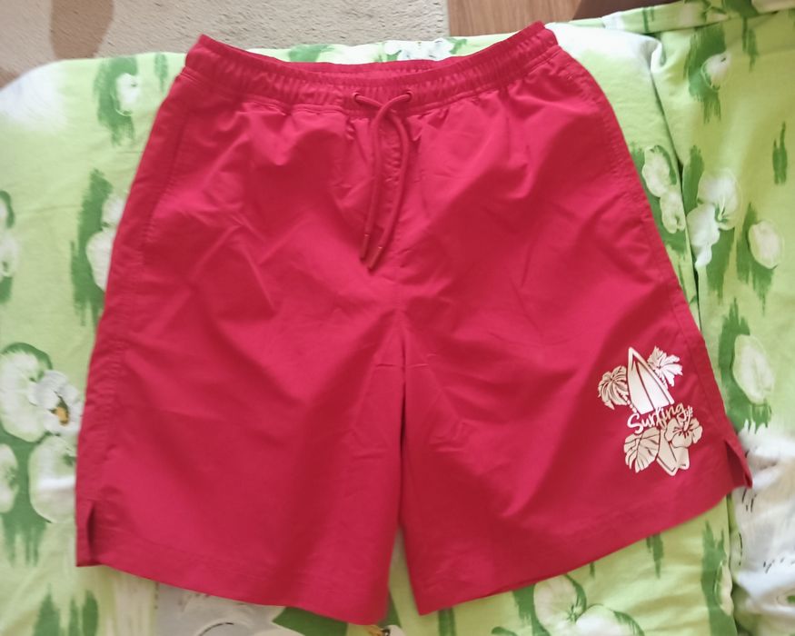 Pantaloni scurți