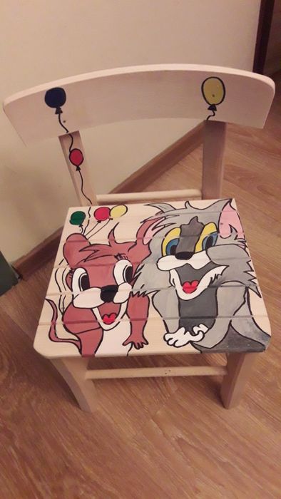 Рисувано дървено детско столче.Рисувана детска масичка.