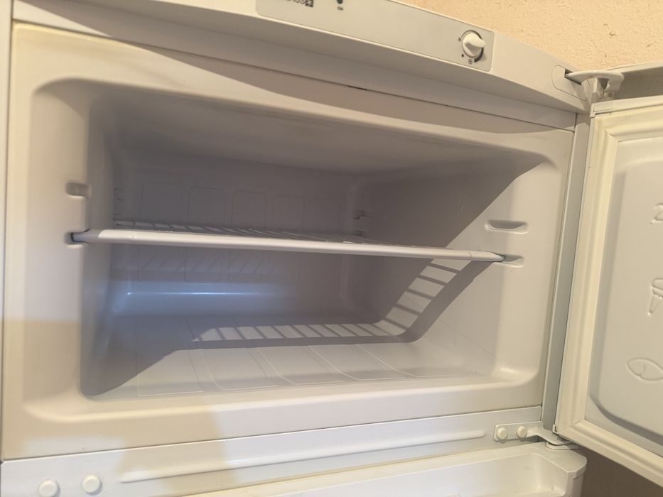 Продается холодильник Indesit