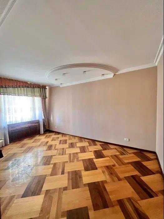 Продается квартира в Яккасарайском районе  3-х комнат 2-этаж 77-серия