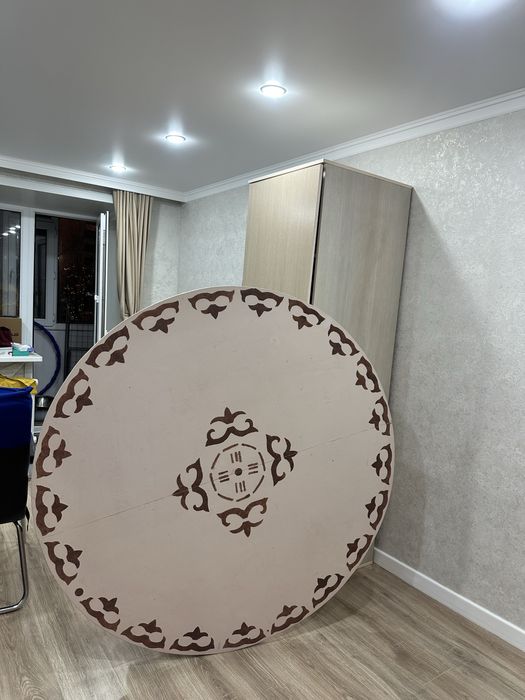 Стол.Дөңгелек қазақы дастархан столы (жер үстел)