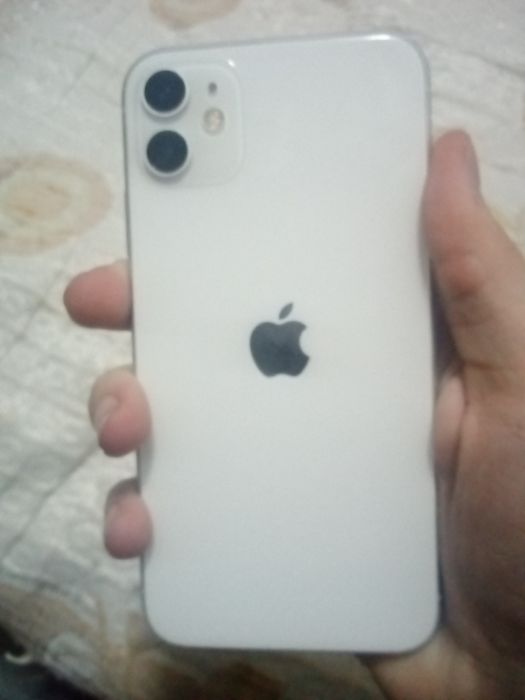 Продам айфон 11..