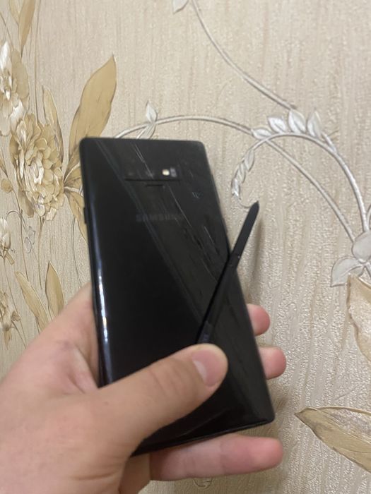 Продам Note 9.