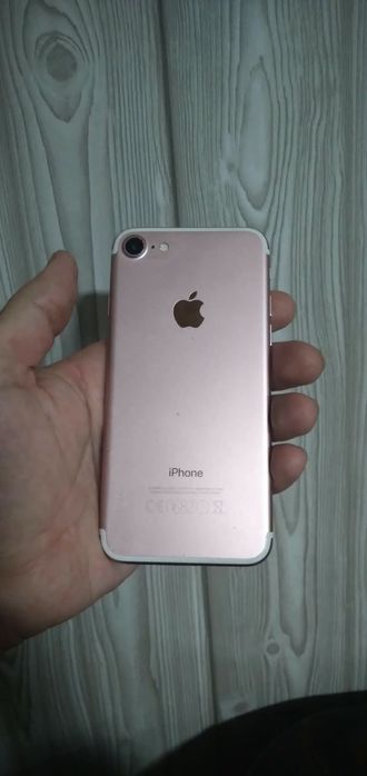 Продам или Обмен айфон 7 128