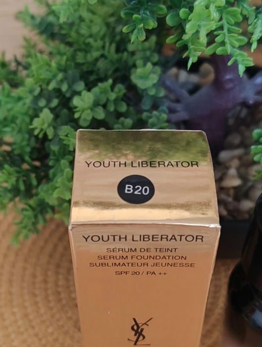 Fond de ten Yves saint Laurent