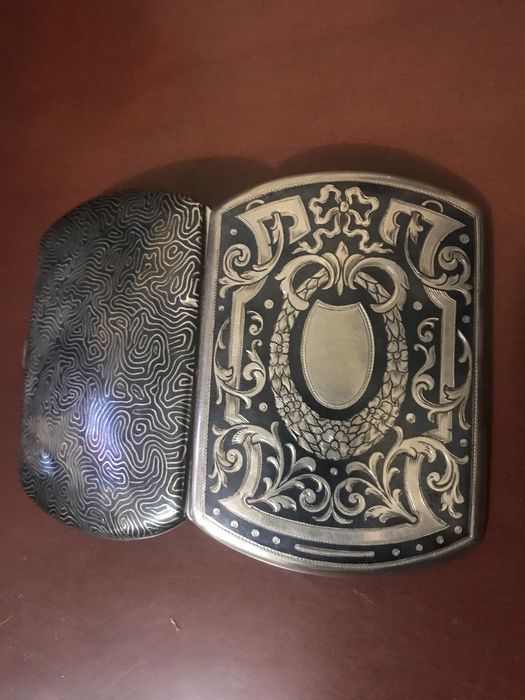 Уникат-Сребърна табакера с ниело
