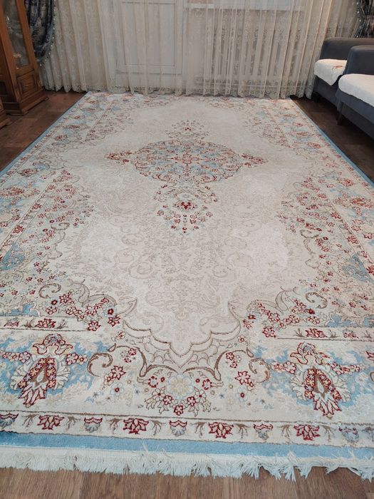 Продам ковёр 2.5/4