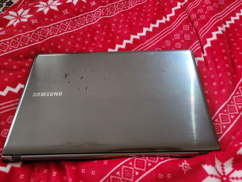 Продаётся ноутбук Samsung series 5 core i7 8gb/ 500gb UBL звук 17,3