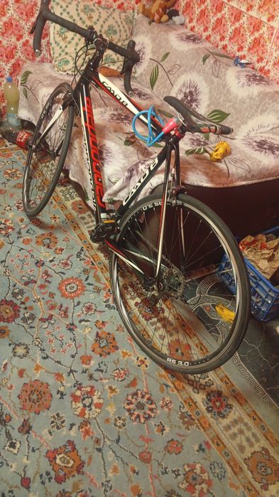 Semi cursiera carbon o dau la 1400 lei bicicleta e din Germania