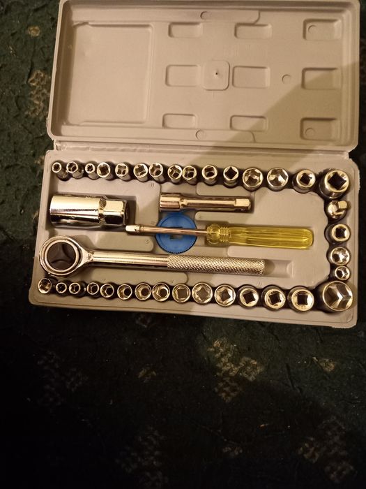 Profesional asboblar tuplami .klyuchlar kalitlar Soni 40 dona