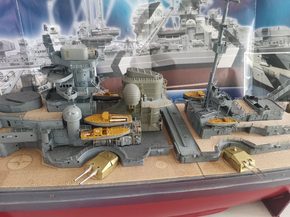 Vând sau schimb (din domeniul audio. ) Macheta Bismarck