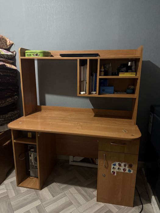 Продам компьютерный/письменный стол